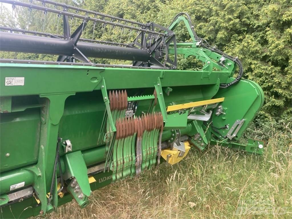 John Deere T560 Combine harvesters