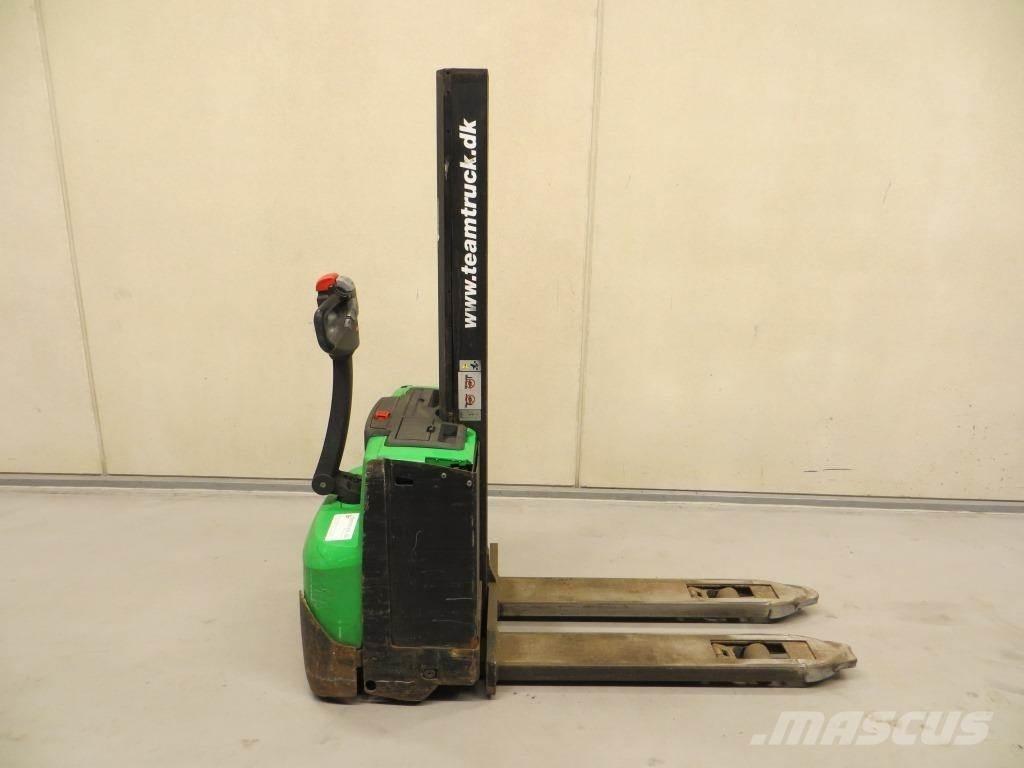 Cesab S208L Self propelled stackers