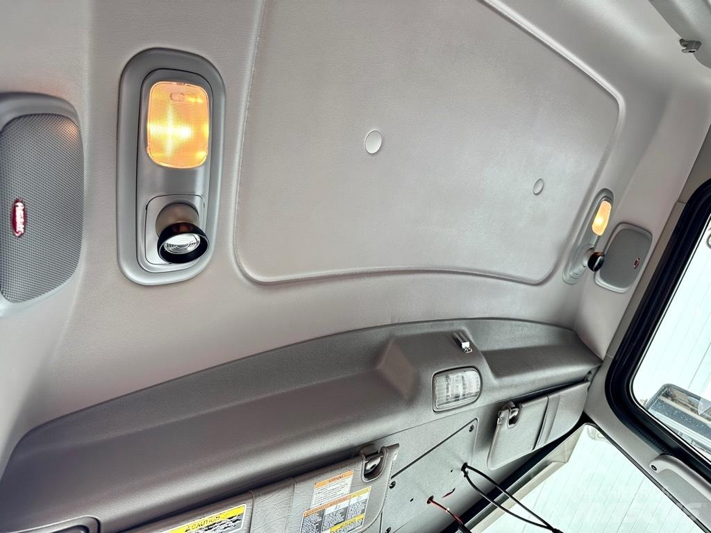 Peterbilt 389 Tractor Units