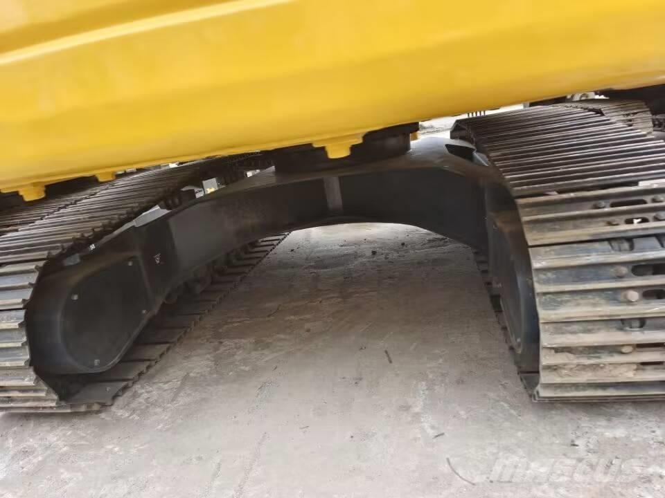 Komatsu PC 200-8 Crawler excavators