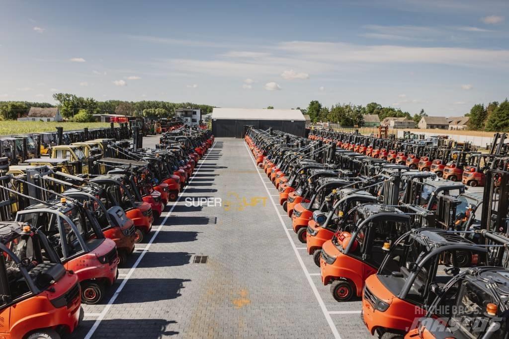 Linde L16 Pedestrian stacker