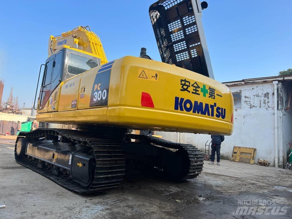 Komatsu PC300-7 Crawler excavators