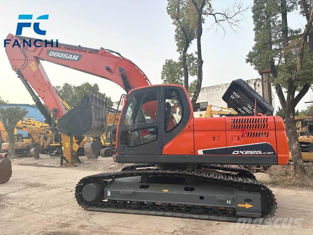 Doosan DX 225 LC Crawler excavators