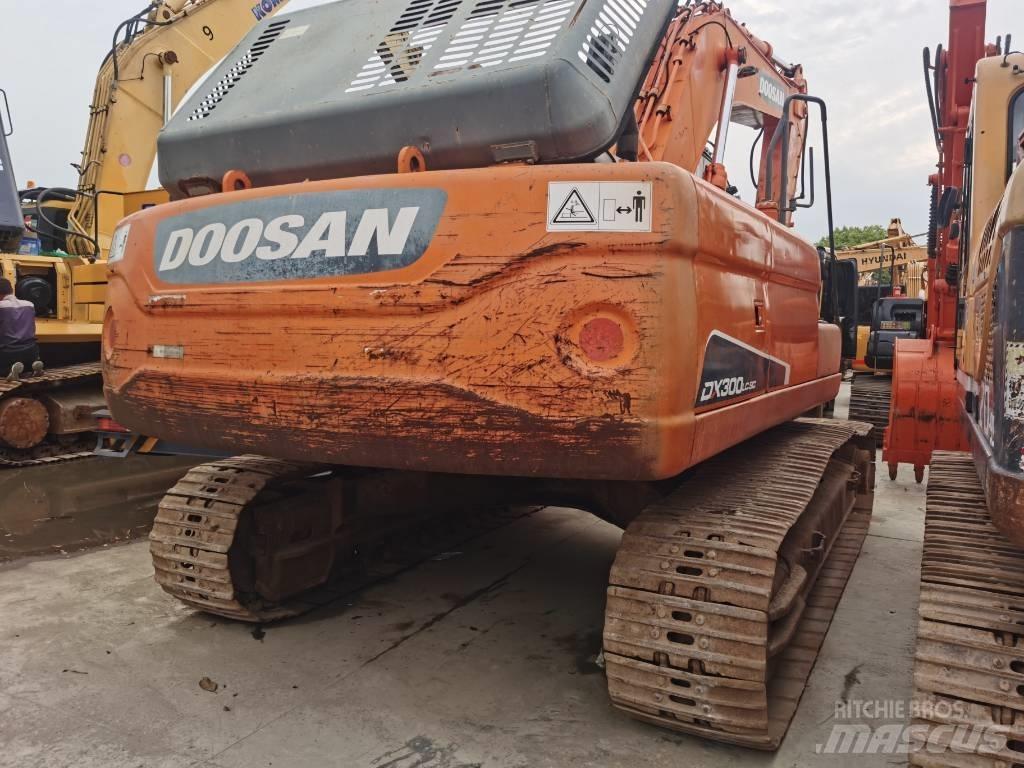 Doosan DX 300 LC Crawler excavators