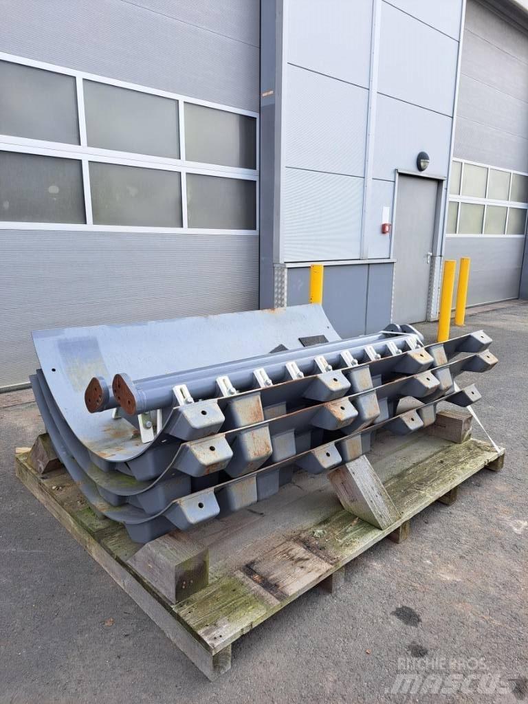 Hamm H13 i Tracks, chains and undercarriage