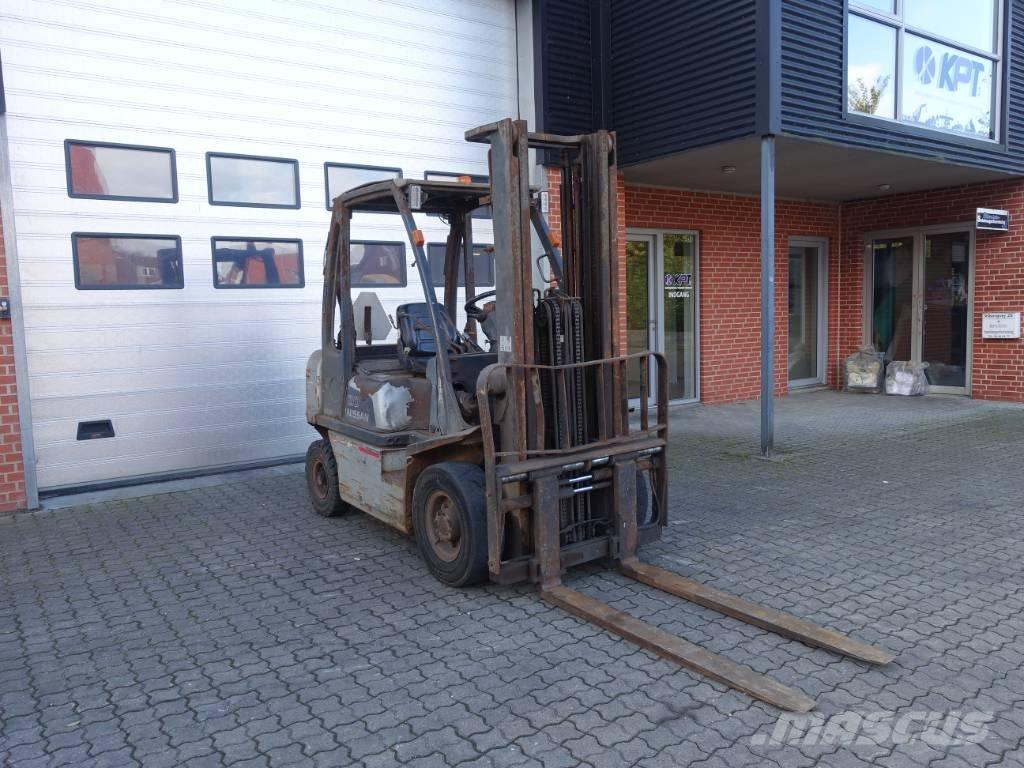 Nissan Y1D2A200 Diesel trucks