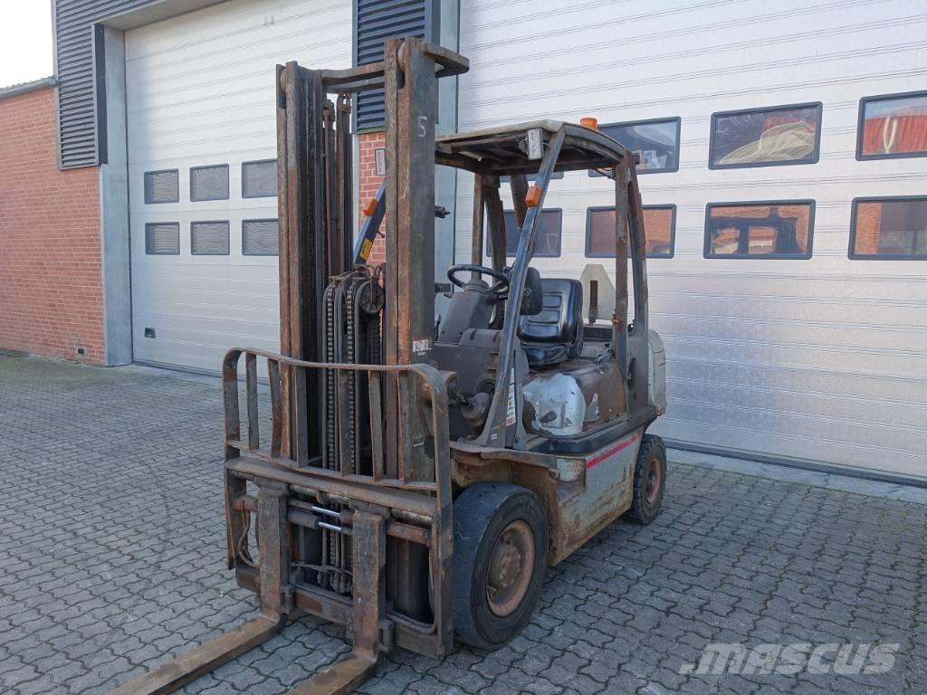 Nissan Y1D2A200 Diesel trucks