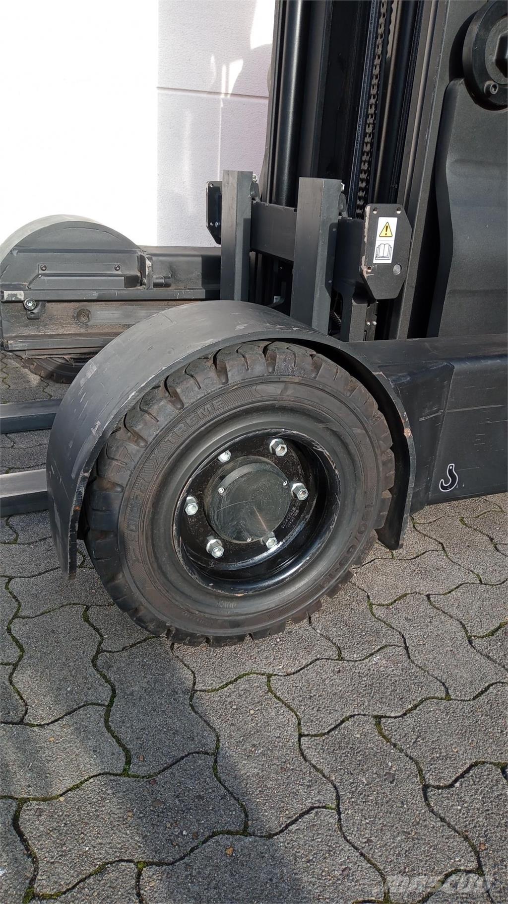 Toyota RRE160HR Reach trucks