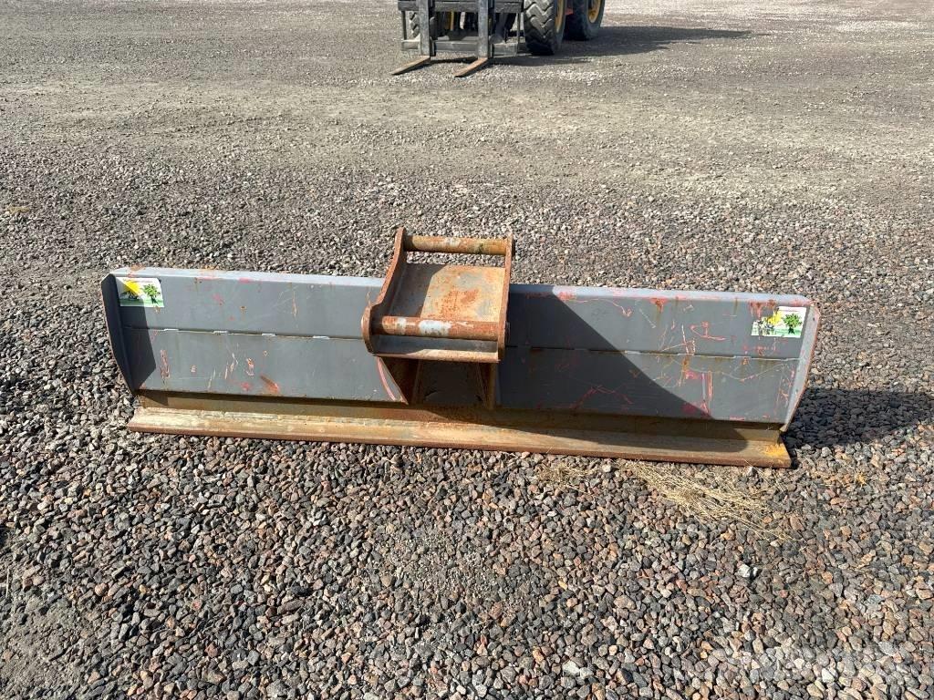  Redskap Planerskrapa Other attachments and components
