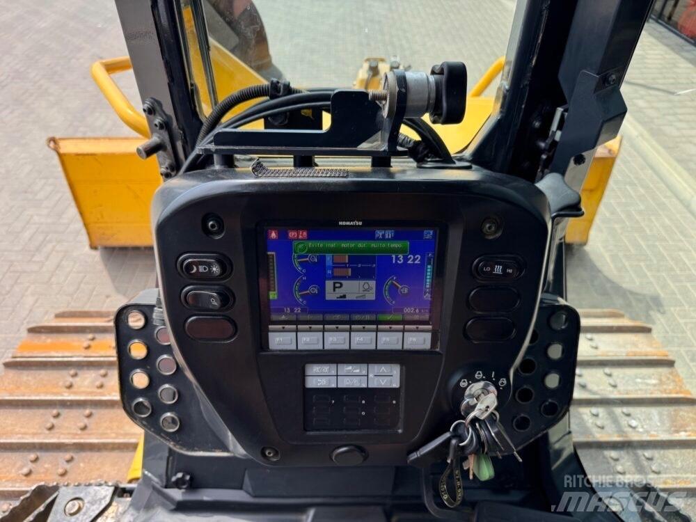 Komatsu D37PXi-24 Crawler dozers