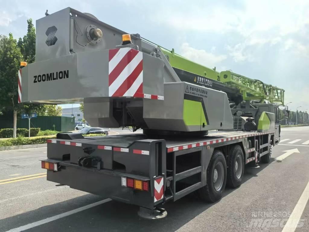 Zoomlion ZCT 251 V Hoists, winches and material elevators