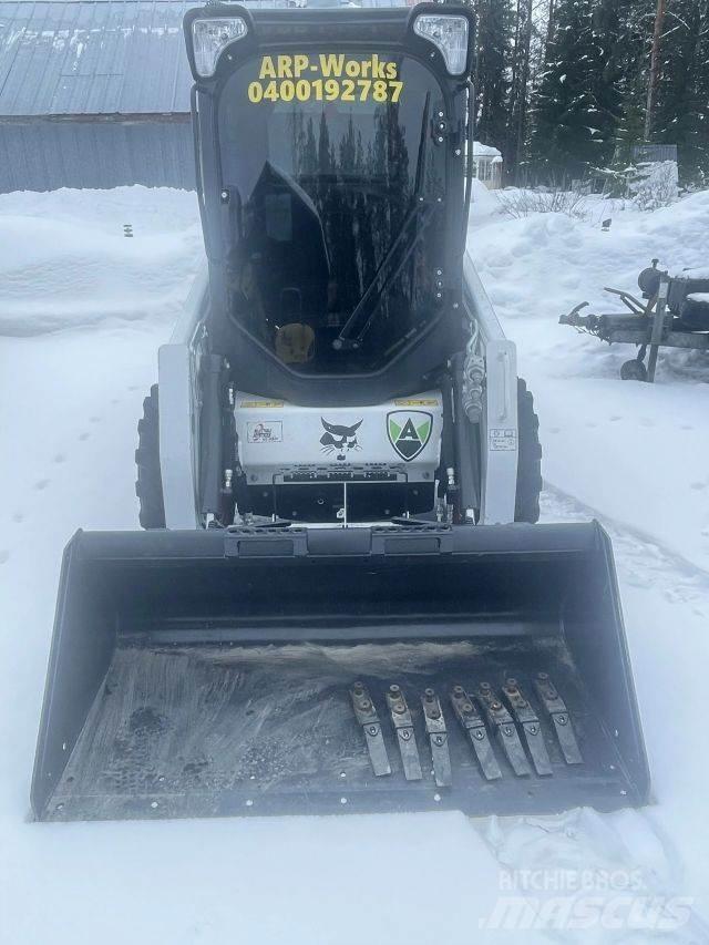 Bobcat S450 Skid steer loaders