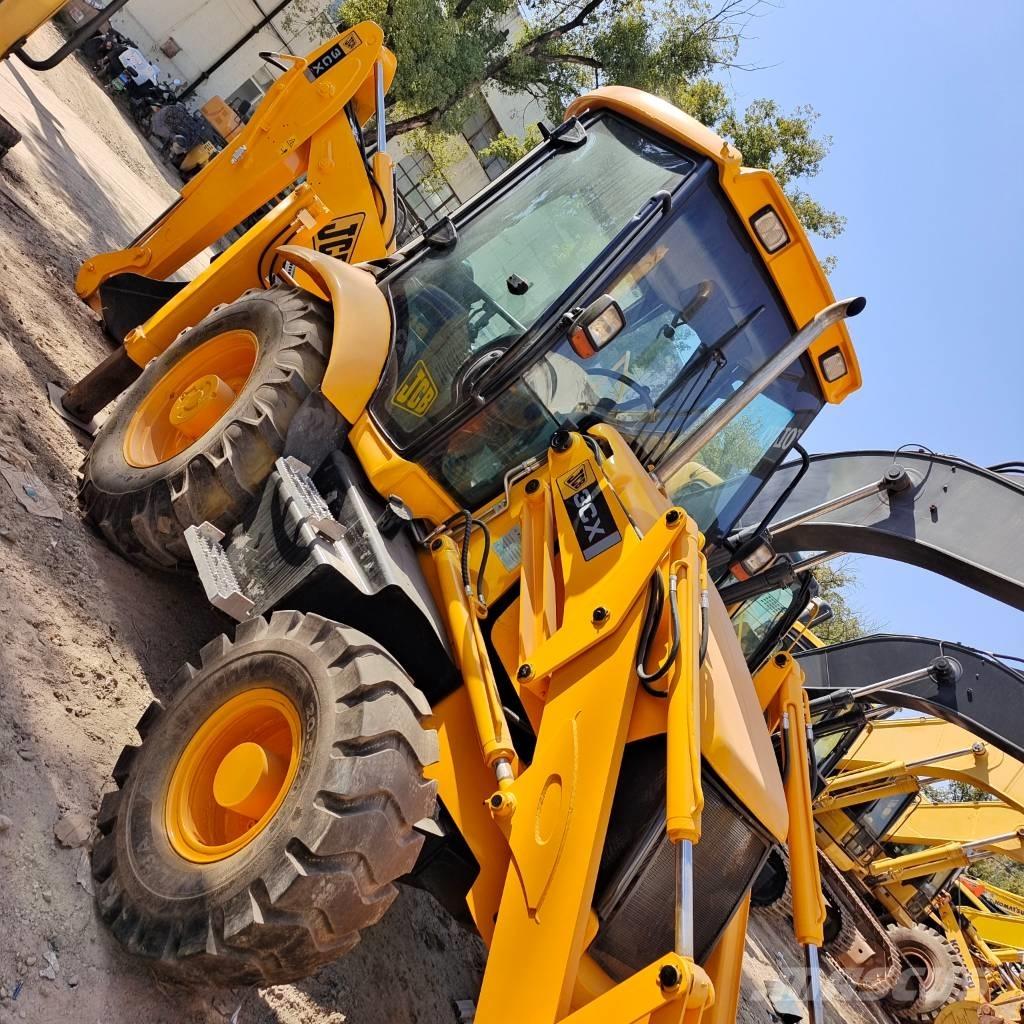 JCB 3 CX Backhoe loaders