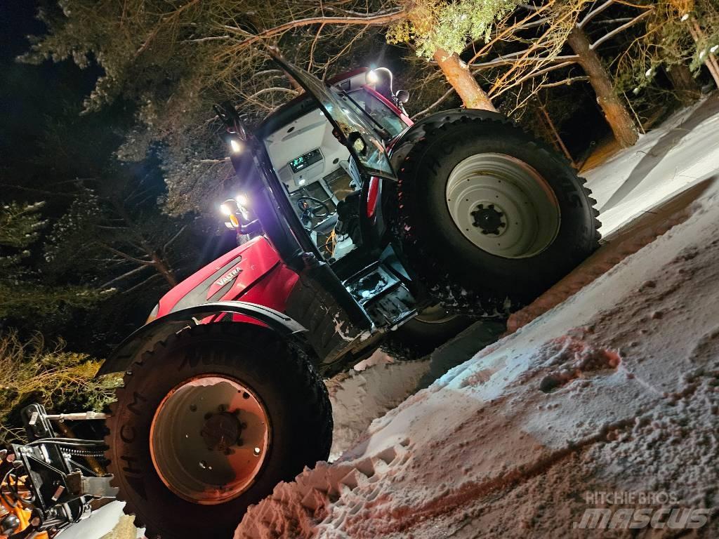 Valtra N154 Tractors