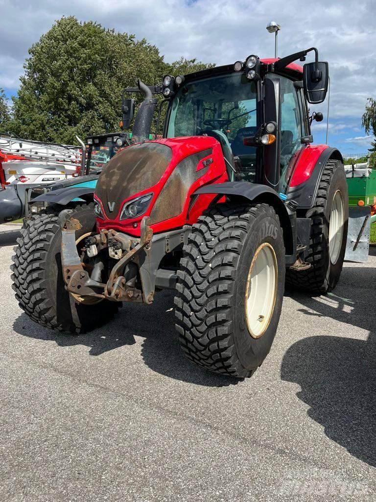 Valtra N154 Tractors