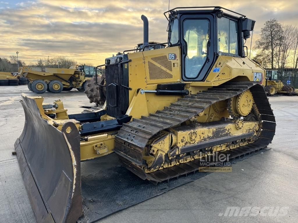 CAT D 5 Crawler dozers