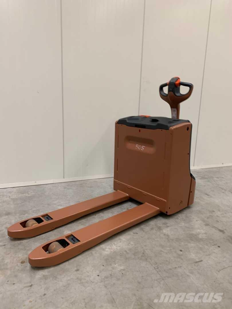 Linde T16 Pedestrian stacker