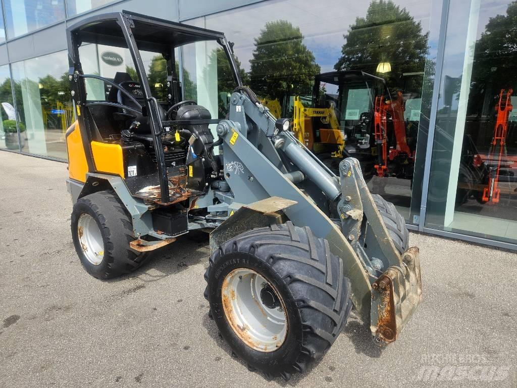 GiANT v5003 x-tra Mini loaders