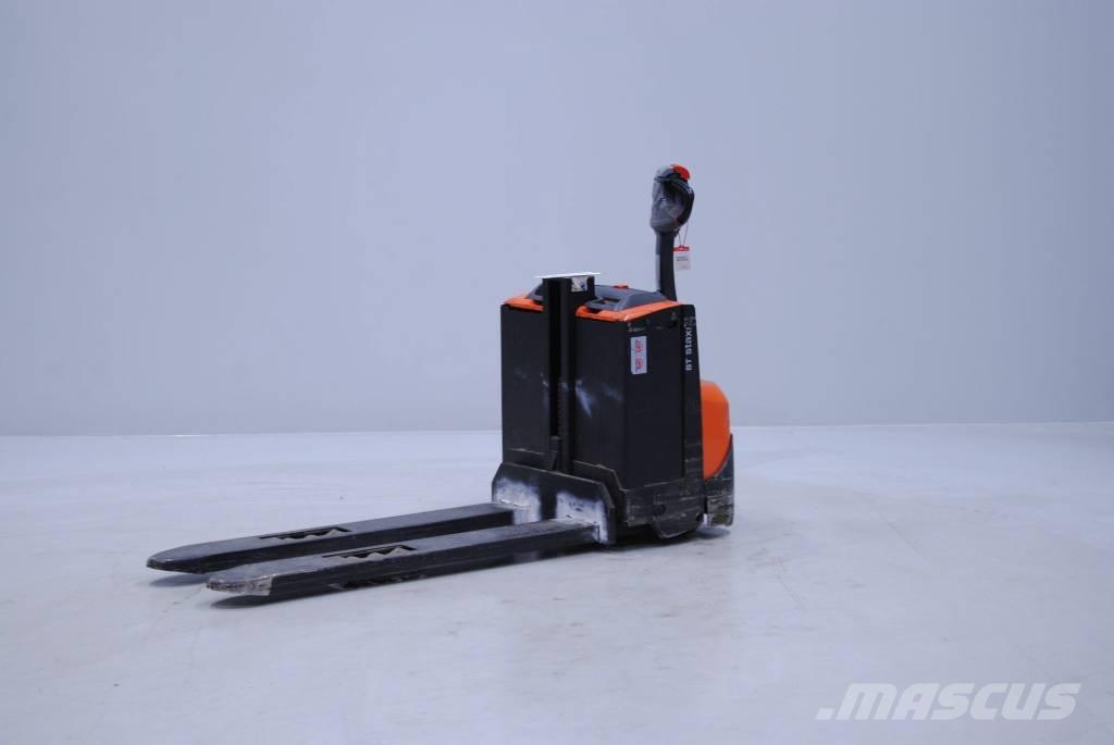 Toyota SWE080L Pedestrian stacker