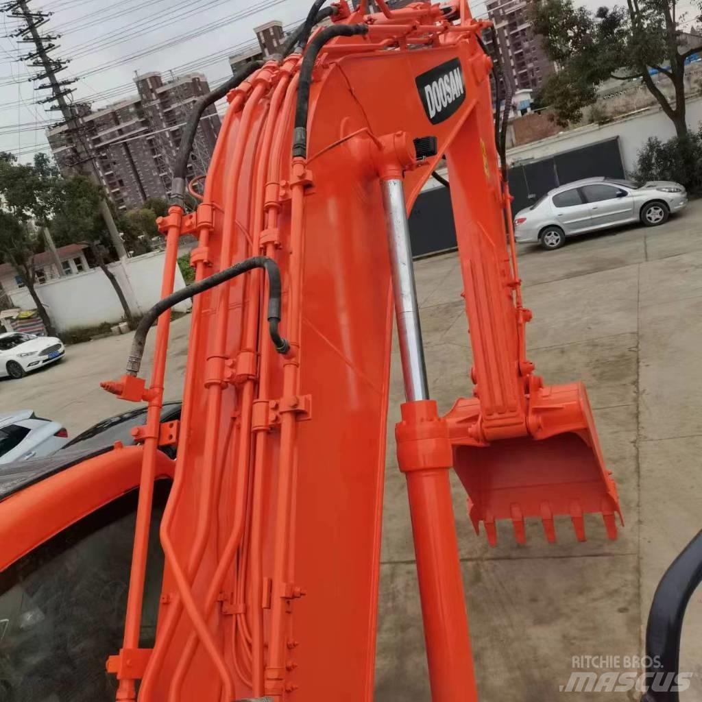 Doosan DX 225 LC Crawler excavators