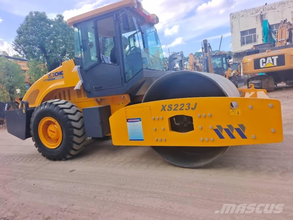 XCMG XS223J Single drum rollers