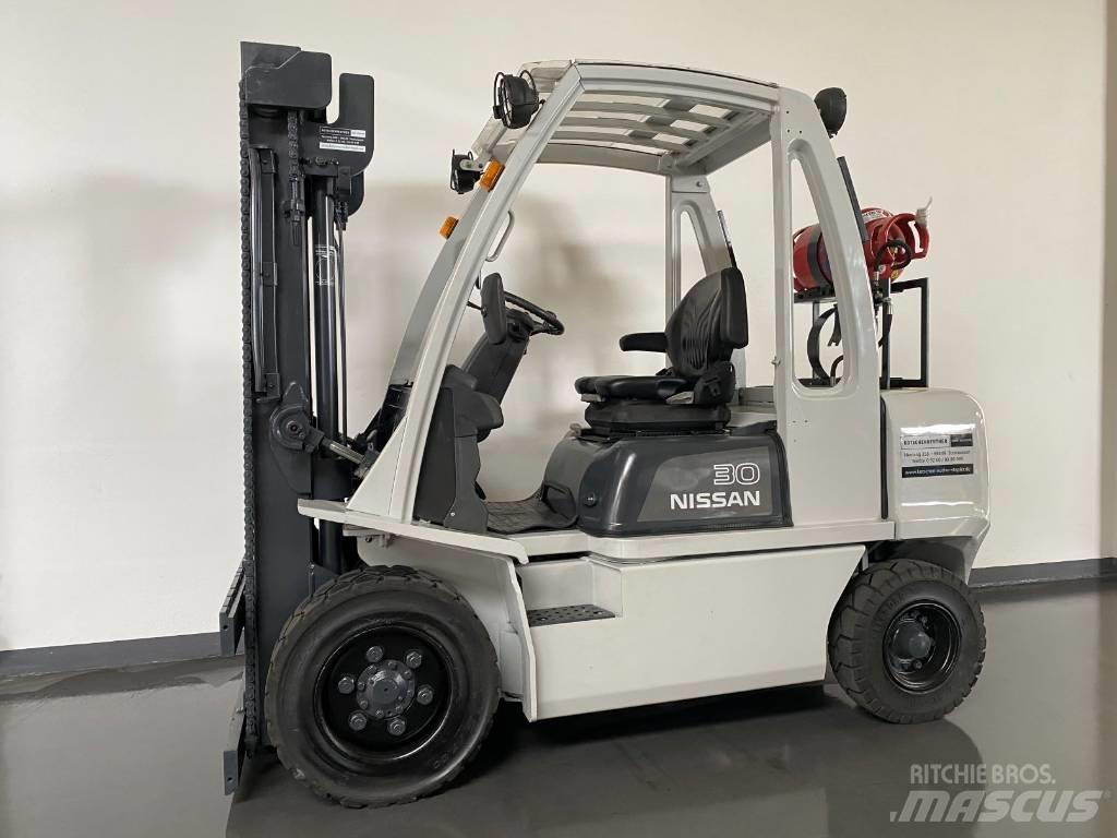 Nissan UG1D2A30LQ LPG trucks