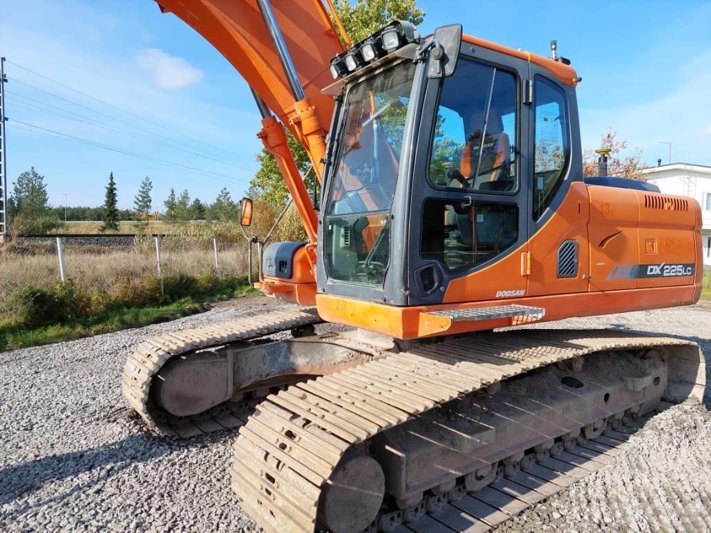 Doosan DX 225 LC Crawler excavators