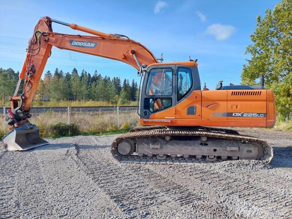 Doosan DX 225 LC Crawler excavators
