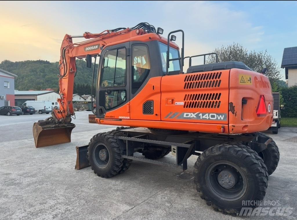 Doosan DX 140 W Wheeled excavators