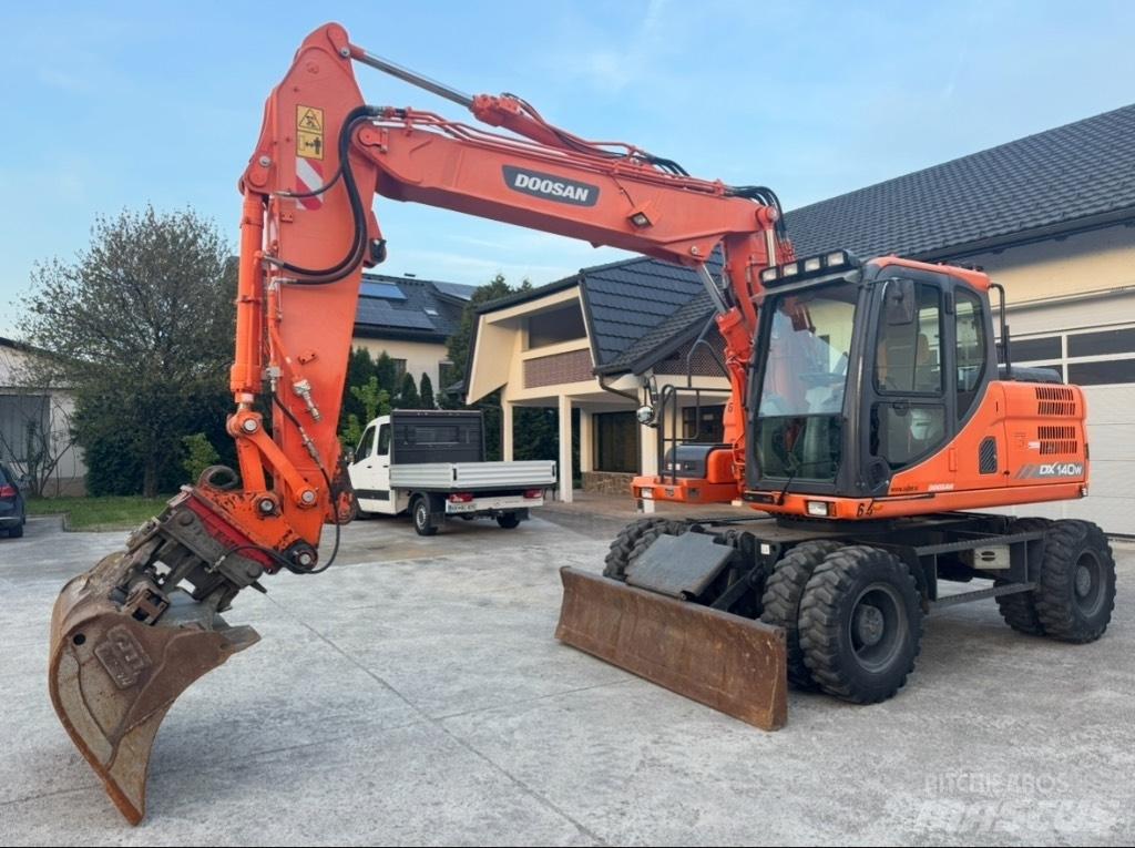Doosan DX 140 W Wheeled excavators