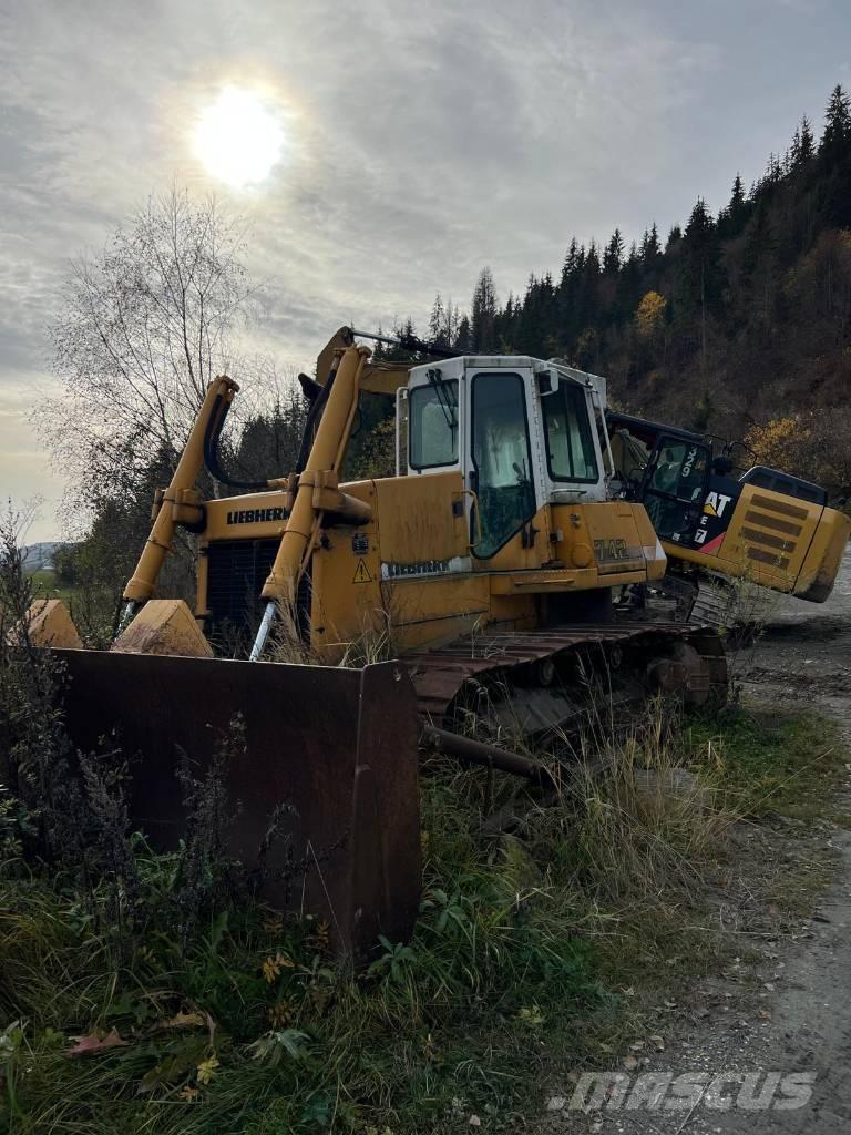 Liebherr 742 Booms and arms