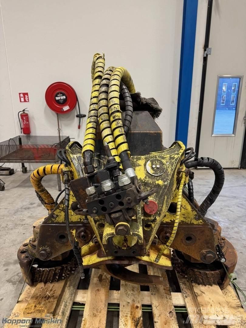 John Deere H480C Harvester heads