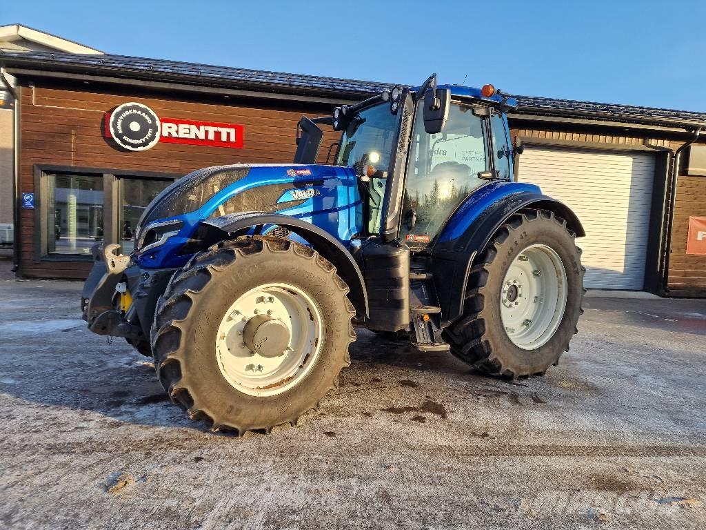 Valtra T 215 V Tractors