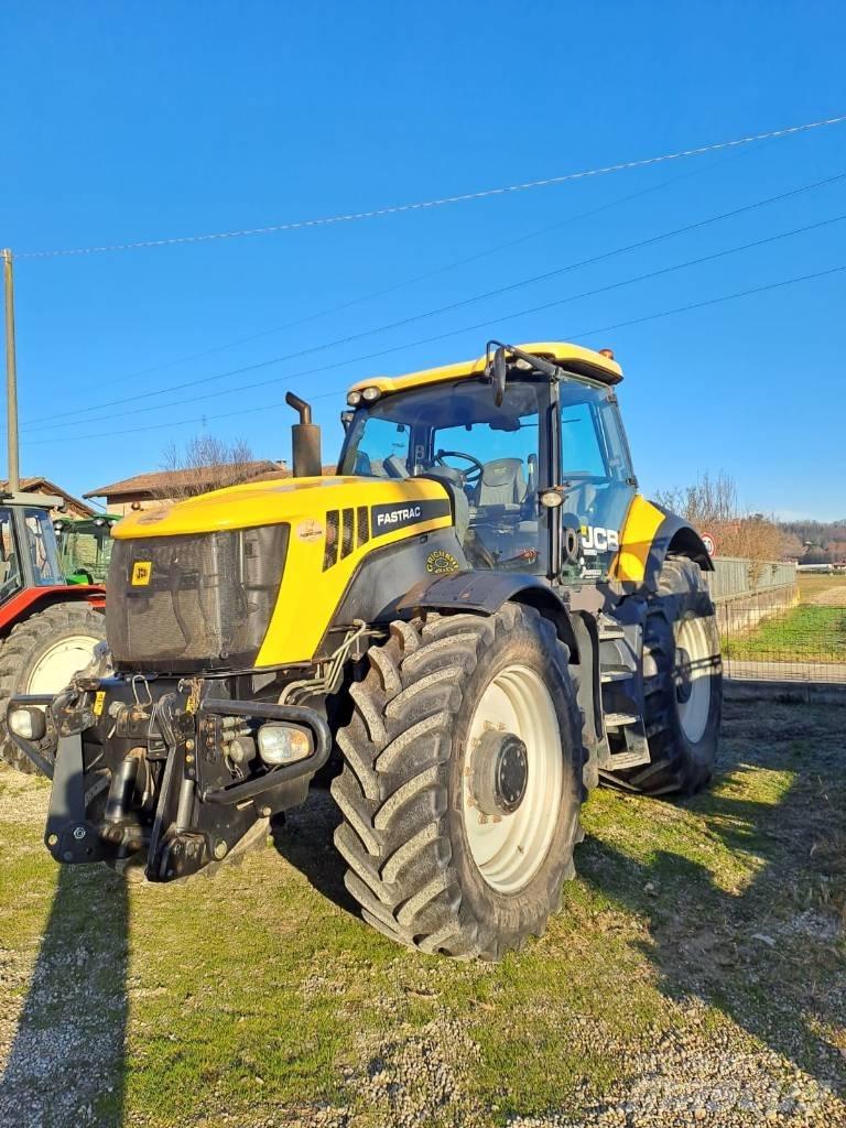 JCB Fastrac 8250 Tractors