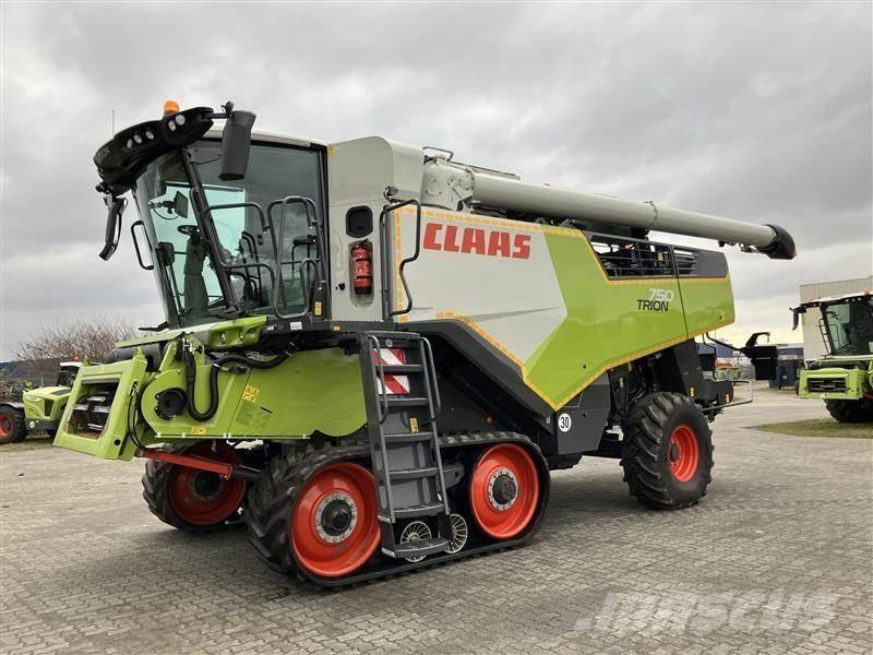 CLAAS TRION 750 TT Combine harvesters