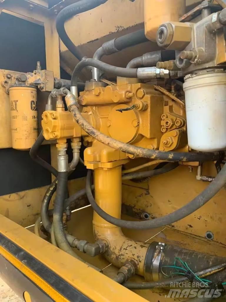 CAT 330 D Crawler excavators