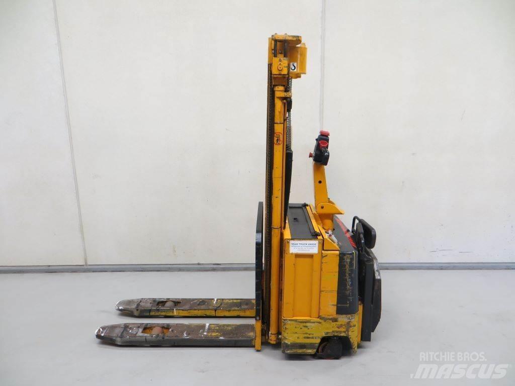 Samag ELT10 Self propelled stackers