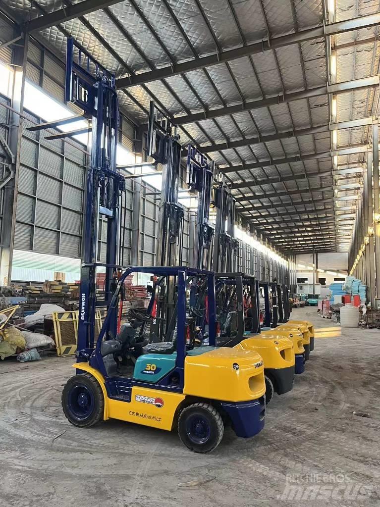 Komatsu FD 30 T-17 Diesel trucks