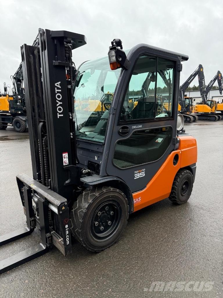 Toyota 02-8 FGJF 35 LPG trucks