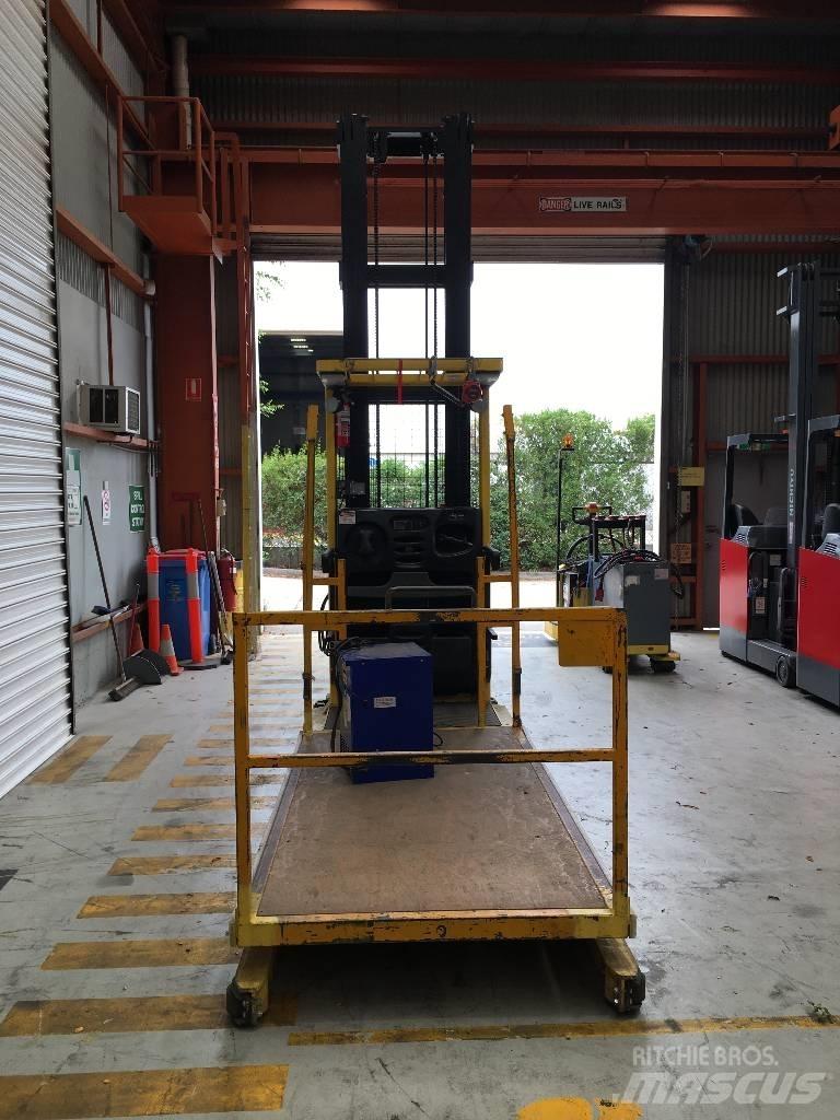 Hyster R30XMF3 High lift order picker