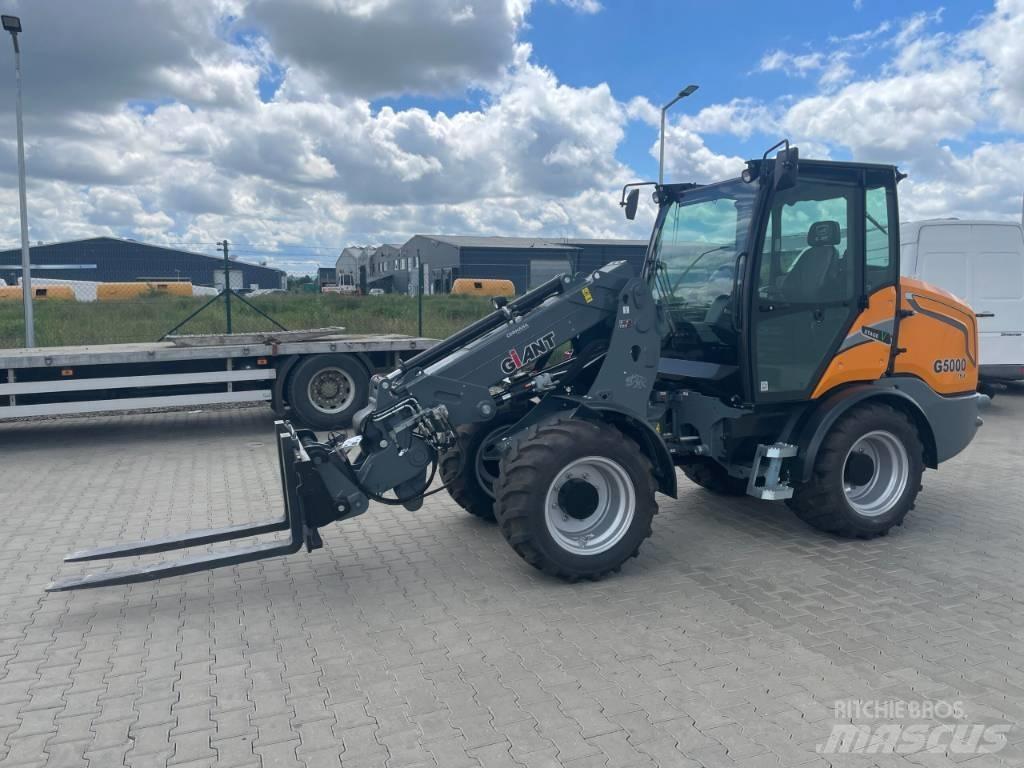 GiANT g5000 Multi purpose loaders