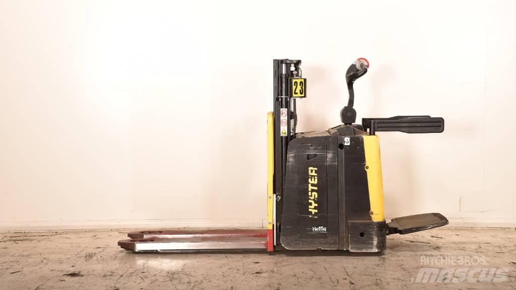 Hyster P2.0SD Low lifter with platform