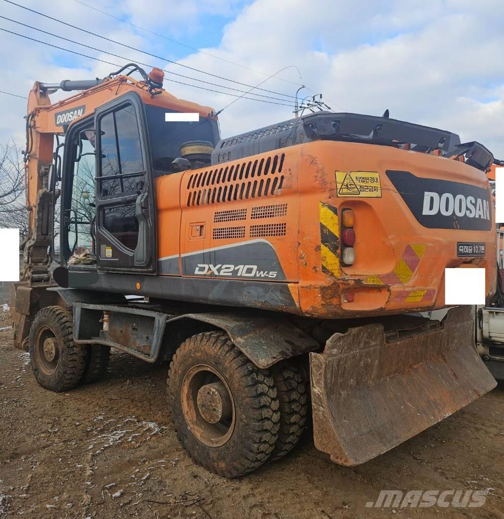 Doosan DX210WA Wheeled excavators