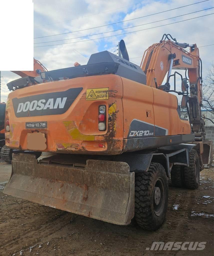 Doosan DX210WA Wheeled excavators