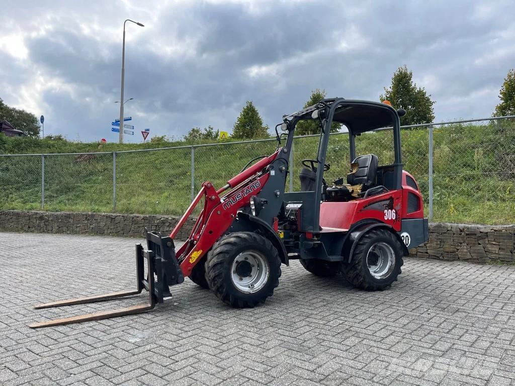 Mustang AL306 Wheel dozers