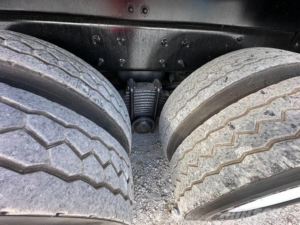 Mack GU713 Combi / vacuum trucks