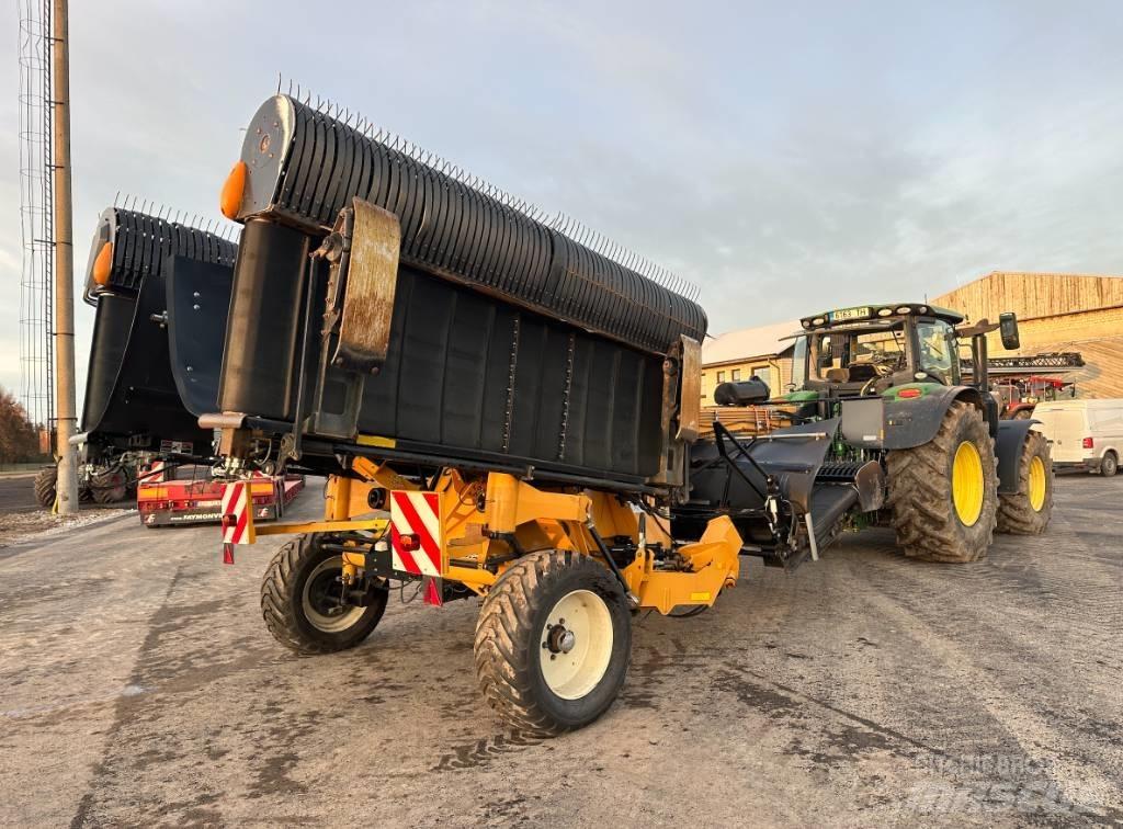 Oxbo 334 Windrowers