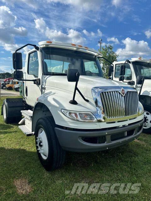 International MV607 Tractor Units