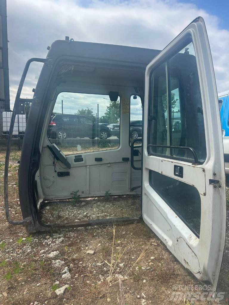 Hyundai 320 LC7A Crawler excavators