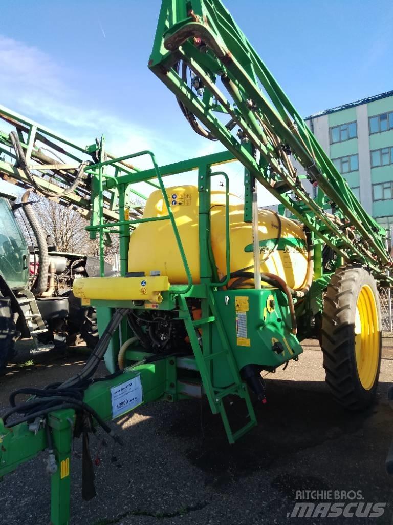 John Deere 732 Trailed sprayers